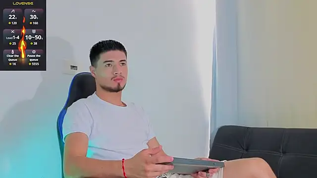 Snapshot of EdwardRoss_ chatting on 01.17.26 EdwardRoss online show from 01.17.26