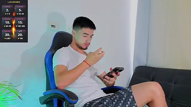 Snapshot of EdwardRoss_ chatting on 02.03.26 EdwardRoss online show from 02.03.26