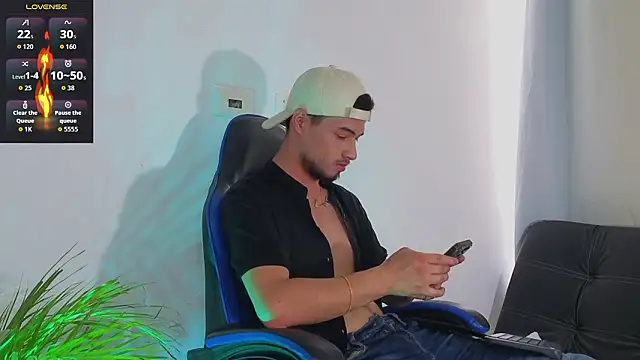 Snapshot of EdwardRoss_ chatting on 02.23.26 EdwardRoss online show from 02.23.26