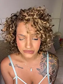 Snapshot of Arianabromw chatting on 11.28.25 Arianabromw online show from 11.28.25