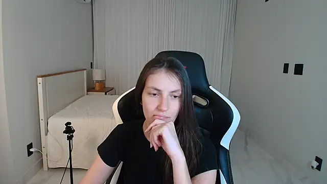 Snapshot of upssnowy chatting on 07.17.26 upssnowy online show from 07.17.26