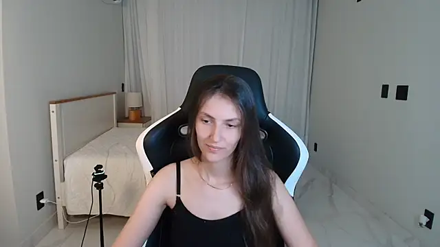 Snapshot of upssnowy chatting on 07.19.26 upssnowy online show from 07.19.26