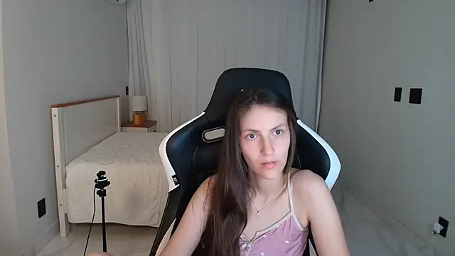 Snapshot of upssnowy chatting on 07.21.26 upssnowy online show from 07.21.26