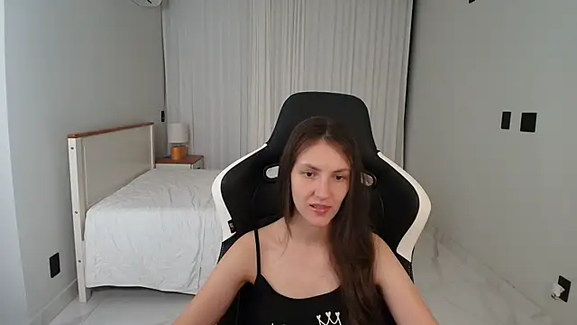 Snapshot of upssnowy chatting on 07.28.26 upssnowy online show from 07.28.26