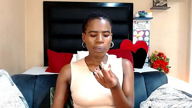 LongPussyLipsxx online show from 03.22.25