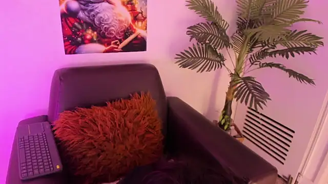 Miia Thompsonn online show from 12.04.24