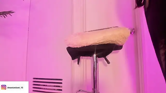 Miia Thompsonn online show from 02.27.25