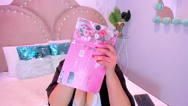 Miia Thompsonn online show from 09.30.25