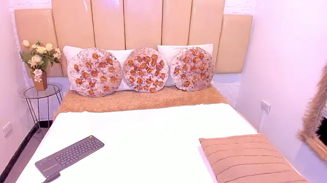 Miia Thompsonn online show from 03.22.26