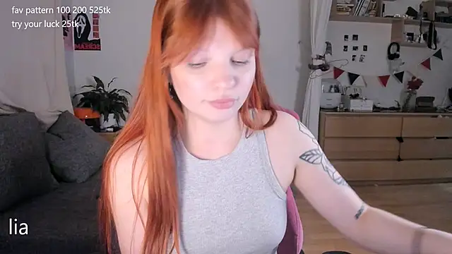 Snapshot of lil_lia chatting on 05.04.26 lil lia online show from 05.04.26