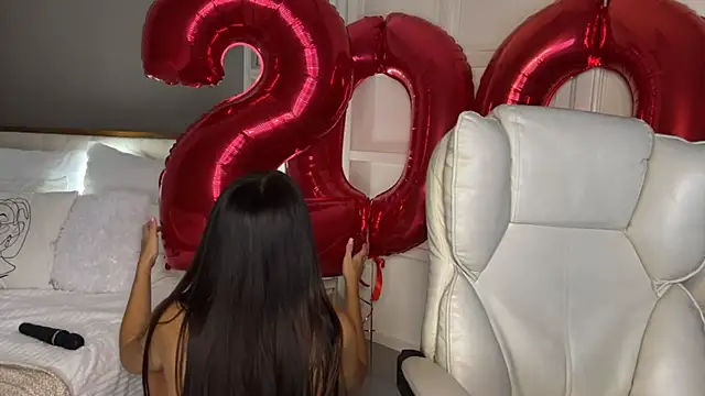 UrLillShy online show from 12.04.25