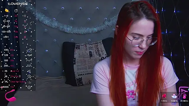 Snapshot of EmilyKents chatting on 12.23.24 EmilyKents online show from 12.23.24