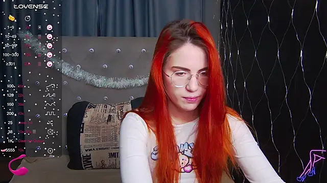 Snapshot of EmilyKents chatting on 12.24.24 EmilyKents online show from 12.24.24