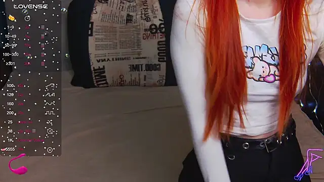 Snapshot of EmilyKents chatting on 12.24.24 EmilyKents online show from 12.24.24