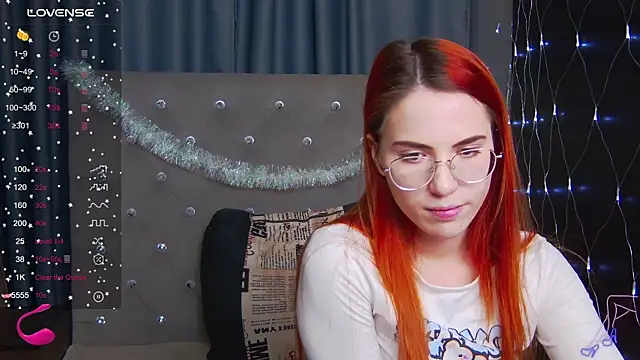 Snapshot of EmilyKents chatting on 12.25.24 EmilyKents online show from 12.25.24