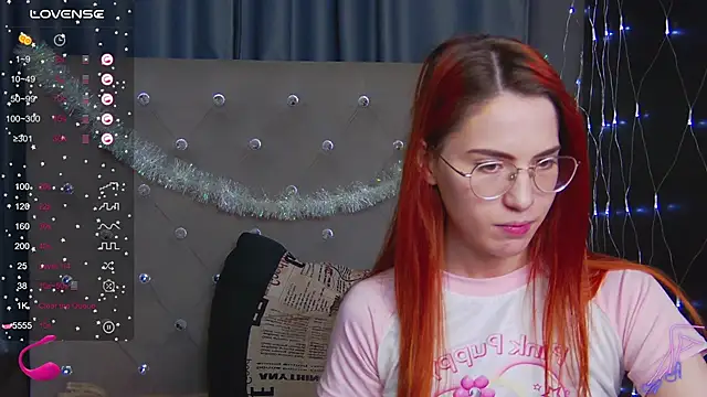 Snapshot of EmilyKents chatting on 12.27.24 EmilyKents online show from 12.27.24