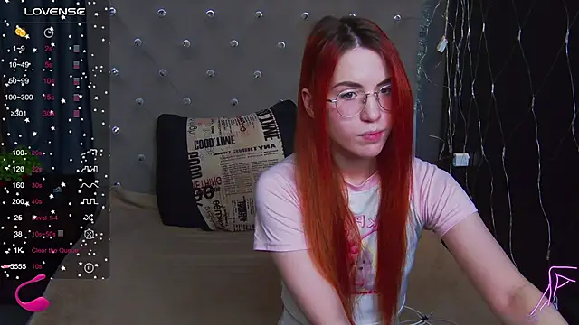 Snapshot of EmilyKents chatting on 01.10.25 EmilyKents online show from 01.10.25