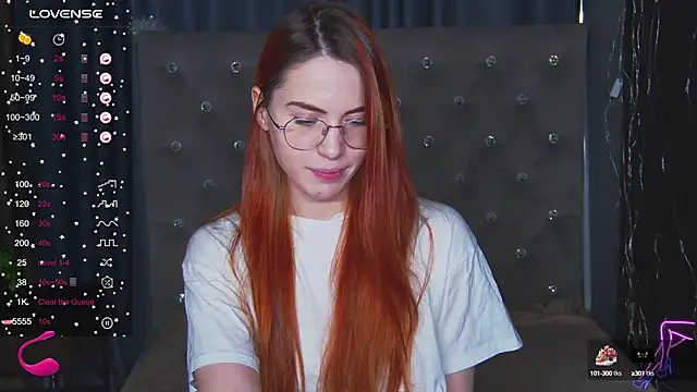 Snapshot of EmilyKents chatting on 02.04.25 EmilyKents online show from 02.04.25