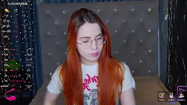 Snapshot of EmilyKents chatting on 02.12.25 EmilyKents online show from 02.12.25