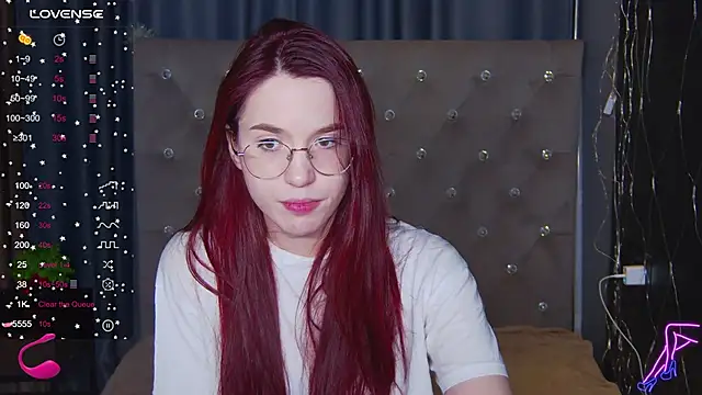 Snapshot of EmilyKents chatting on 02.18.25 EmilyKents online show from 02.18.25