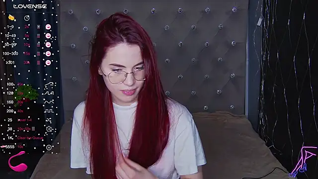 Snapshot of EmilyKents chatting on 02.20.25 EmilyKents online show from 02.20.25
