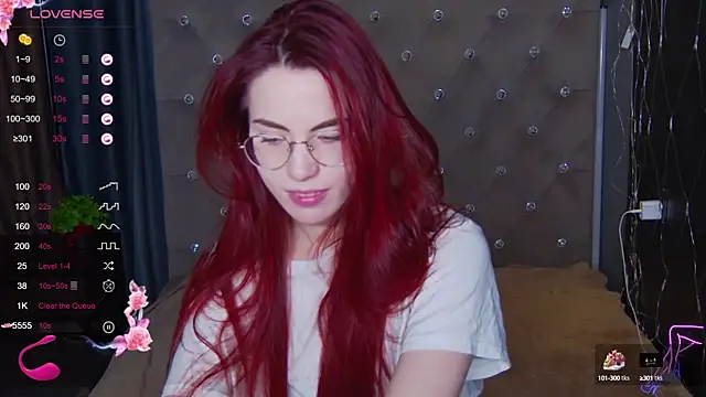 Snapshot of EmilyKents chatting on 02.27.25 EmilyKents online show from 02.27.25