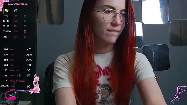 Snapshot of EmilyKents chatting on 03.11.25 EmilyKents online show from 03.11.25