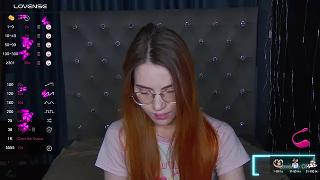 Snapshot of EmilyKents chatting on 09.09.25 EmilyKents online show from 09.09.25
