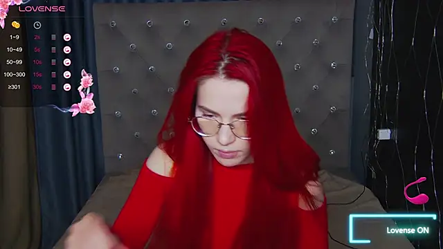 Snapshot of EmilyKents chatting on 10.06.25 EmilyKents online show from 10.06.25