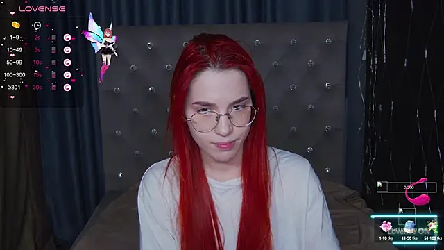 Snapshot of EmilyKents chatting on 10.14.25 EmilyKents online show from 10.14.25