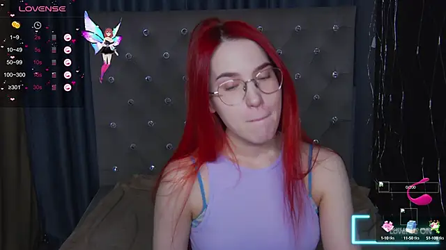 Snapshot of EmilyKents chatting on 10.15.25 EmilyKents online show from 10.15.25