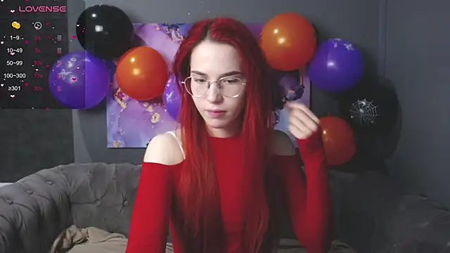 Snapshot of EmilyKents chatting on 10.16.25 EmilyKents online show from 10.16.25