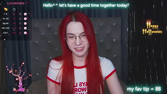 Snapshot of EmilyKents chatting on 10.17.25 EmilyKents online show from 10.17.25