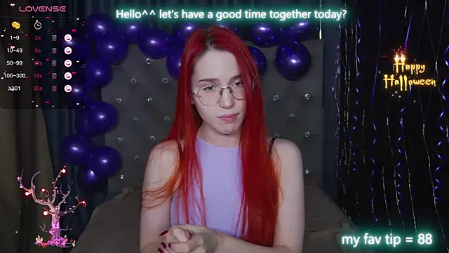 Snapshot of EmilyKents chatting on 10.21.25 EmilyKents online show from 10.21.25