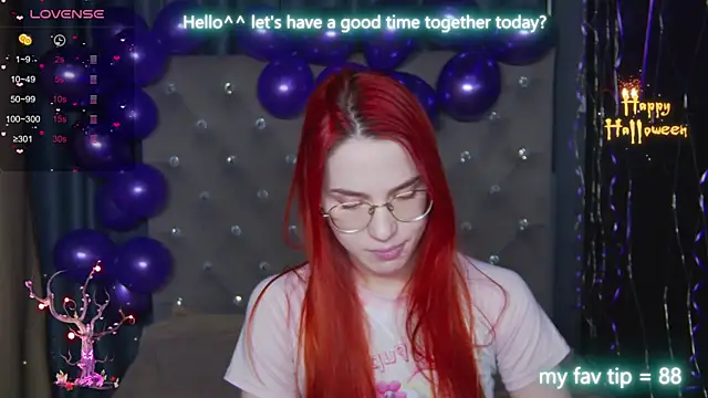 Snapshot of EmilyKents chatting on 10.24.25 EmilyKents online show from 10.24.25