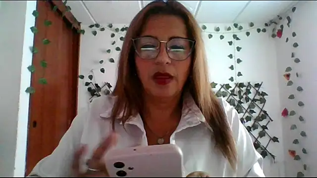 Snapshot of RossanaLionheart chatting on 03.17.26 RossanaLionheart online show from 03.17.26