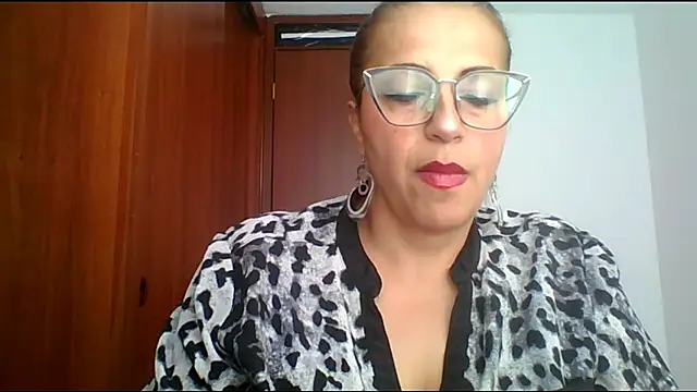 Snapshot of RossanaLionheart chatting on 04.28.26 RossanaLionheart online show from 04.28.26