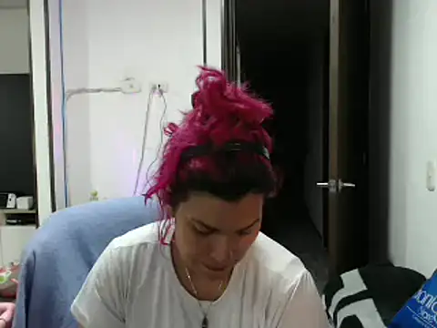 Snapshot of CarolinaRincon chatting on 02.20.25 CarolinaRincon online show from 02.20.25