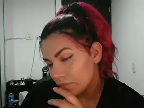 Snapshot of CarolinaRincon chatting on 02.22.25 CarolinaRincon online show from 02.22.25