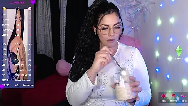 Snapshot of CarolinaRincon chatting on 02.04.26 CarolinaRincon online show from 02.04.26