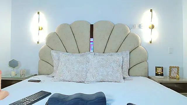 Meghanparker1 online show from 11.26.25