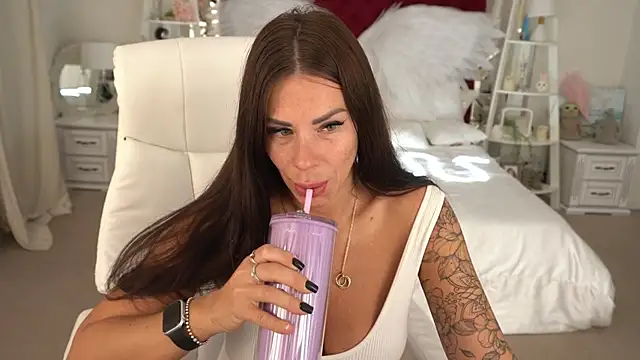 Snapshot of IsabellaFoxyy chatting on 09.27.25 IsabellaFoxyy online show from 09.27.25