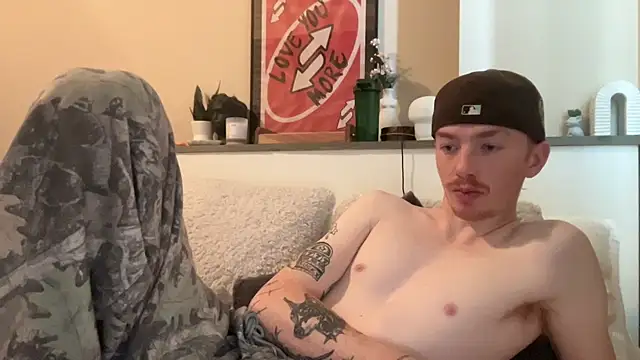 Snapshot of younghungginger chatting on 12.24.24 younghungginger online show from 12.24.24