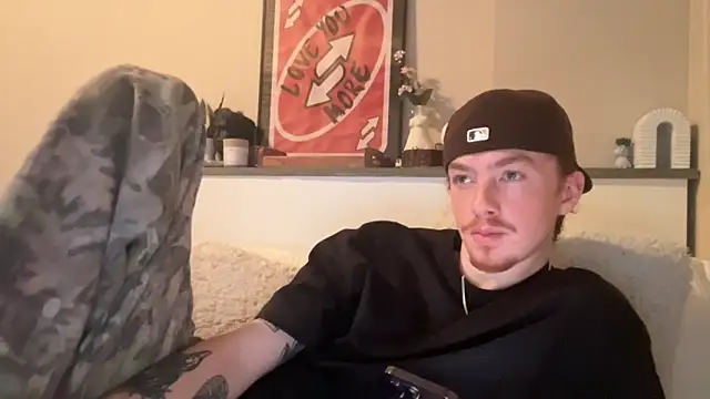 Snapshot of younghungginger chatting on 02.19.25 younghungginger online show from 02.19.25