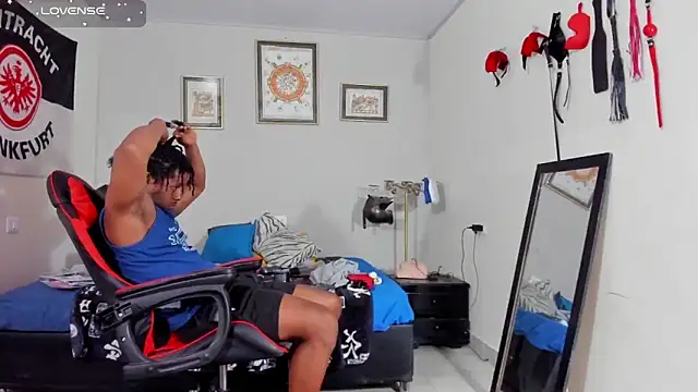 AlejoKhalifa  online show from 11.18.25