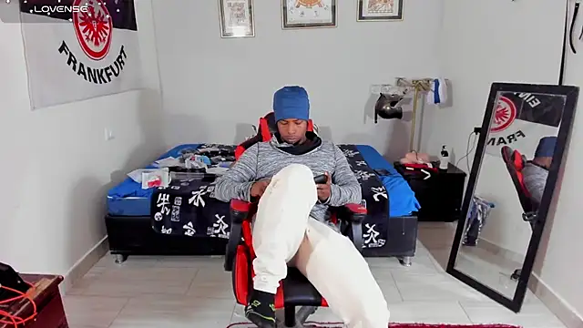 AlejoKhalifa  online show from 11.25.25