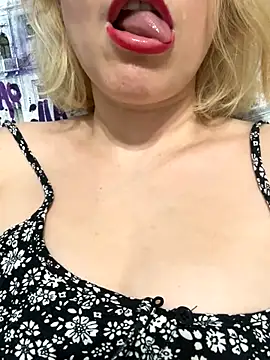 Snapshot of Yourdirtybitch chatting on 10.17.25 Yourdirtybitch online show from 10.17.25