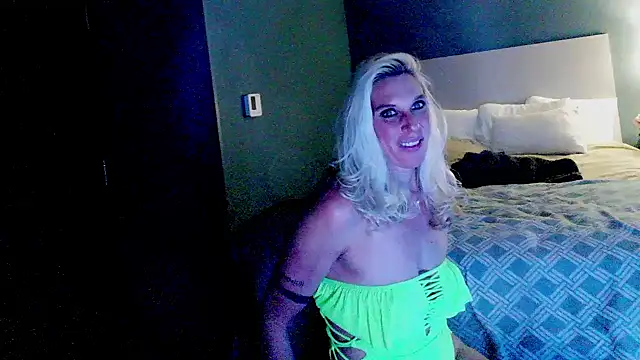 Snapshot of Glamazonx chatting on 12.24.24 Glamazonx online show from 12.24.24