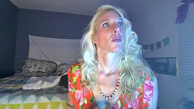 Snapshot of Glamazonx chatting on 01.22.25 Glamazonx online show from 01.22.25