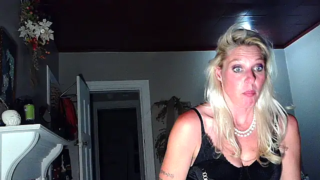 Snapshot of Glamazonx chatting on 09.13.25 Glamazonx online show from 09.13.25